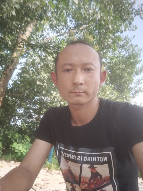 80大叔的第一张照片--贵阳相亲服务中心