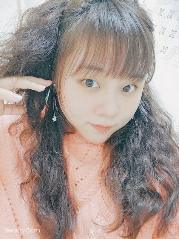 艾薇儿的第一张照片--贵阳相亲服务中心