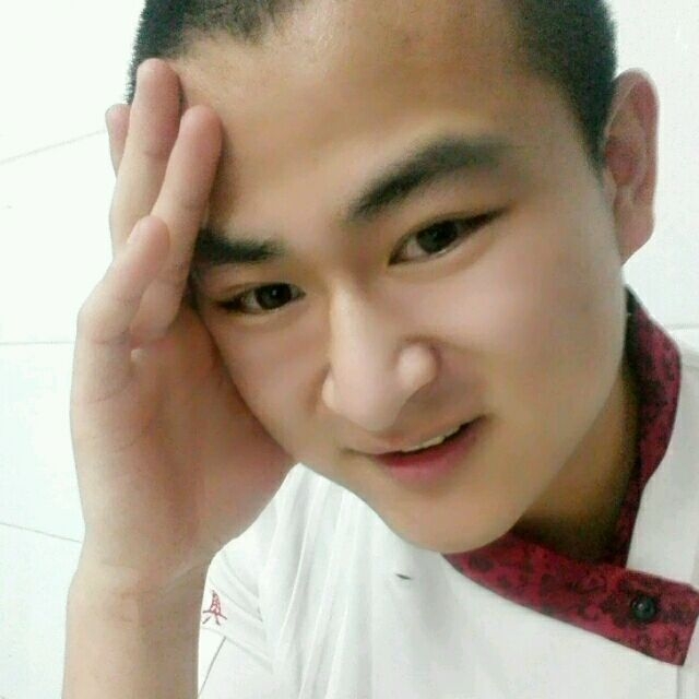 人潮拥挤的第一张照片--贵阳相亲服务中心